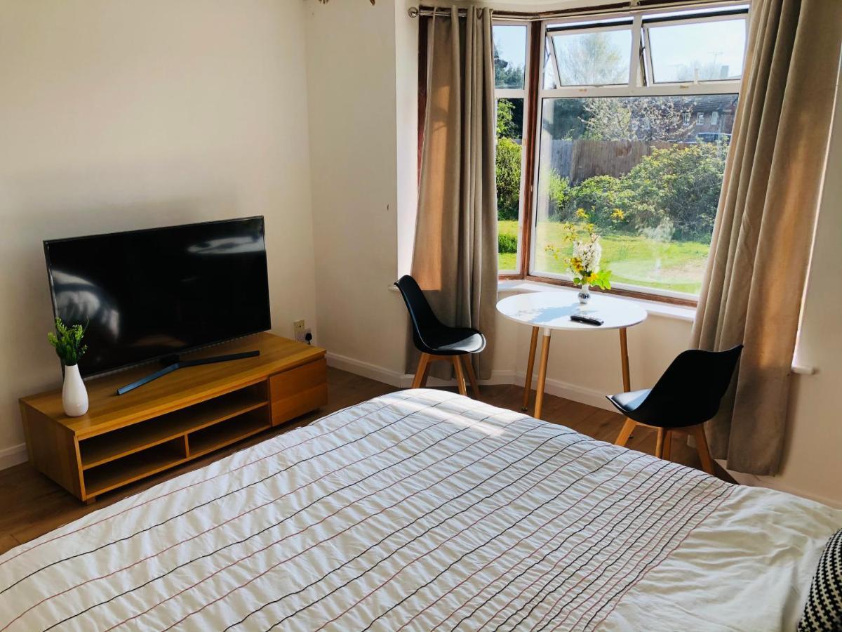 Amazing Quiet Garden House Near London Luton Airport Daire Dış mekan fotoğraf