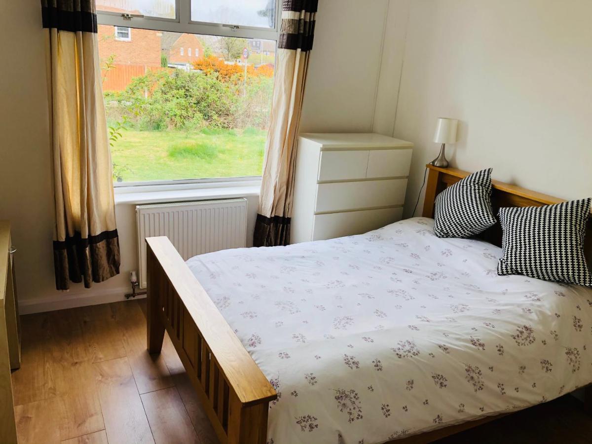 Amazing Quiet Garden House Near London Luton Airport Daire Dış mekan fotoğraf