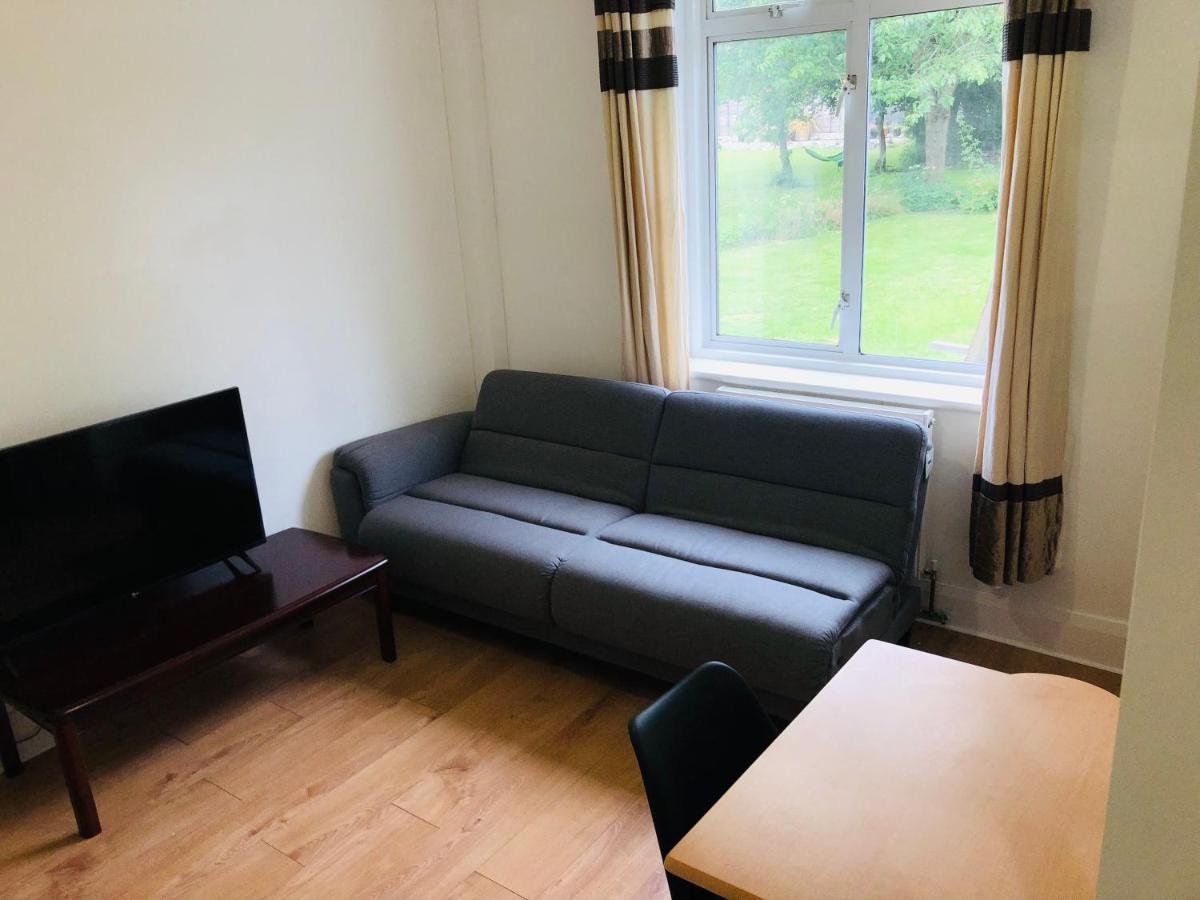 Amazing Quiet Garden House Near London Luton Airport Daire Dış mekan fotoğraf