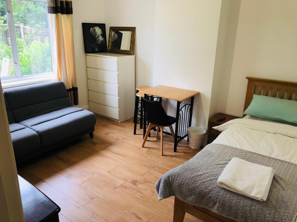 Amazing Quiet Garden House Near London Luton Airport Daire Dış mekan fotoğraf
