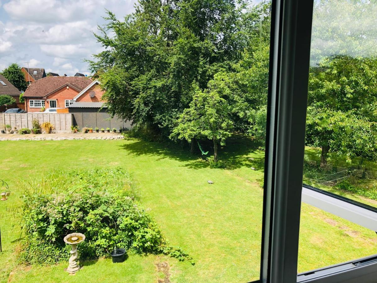 Amazing Quiet Garden House Near London Luton Airport Daire Dış mekan fotoğraf