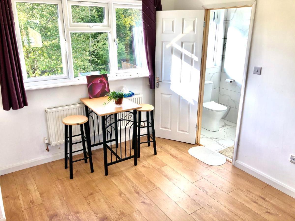 Amazing Quiet Garden House Near London Luton Airport Daire Dış mekan fotoğraf