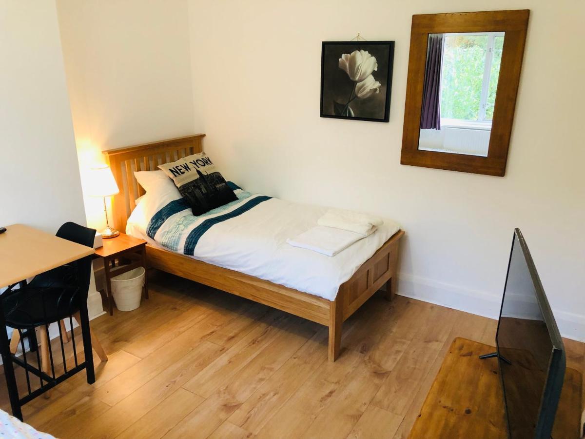 Amazing Quiet Garden House Near London Luton Airport Daire Dış mekan fotoğraf