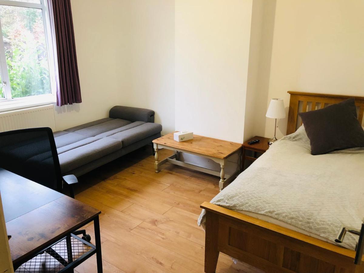 Amazing Quiet Garden House Near London Luton Airport Daire Dış mekan fotoğraf