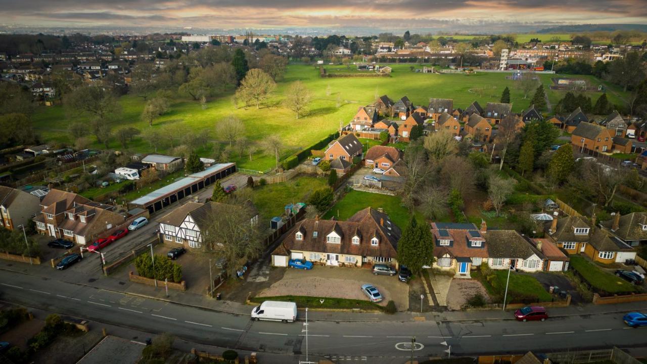 Amazing Quiet Garden House Near London Luton Airport Daire Dış mekan fotoğraf